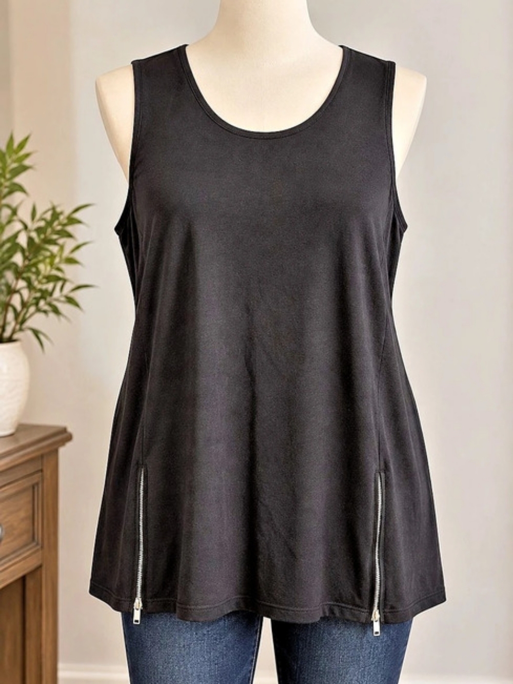 Rikki Scoop Neck Zip Tank Black